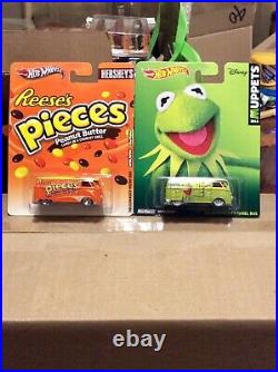 Hot Wheels Volkswagen Micro Bus Reeses Pieces + Kermit The Frog VW T1 Panel Bus